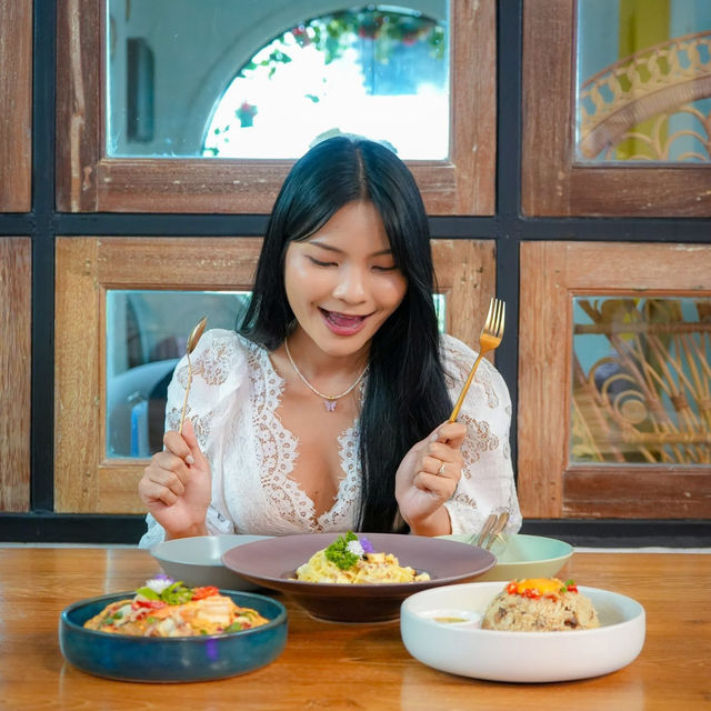คาเฟ่สัตหีบ ท่ามกลางสวนในซอยลึก บรรยากาศร่มรื่น