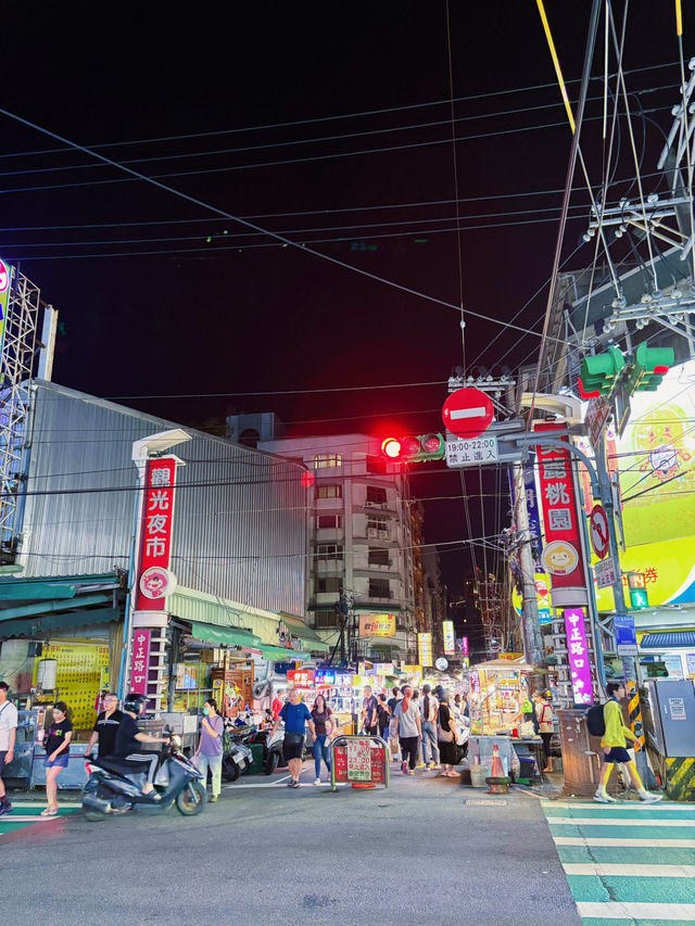 桃園夜市從牛排吃到雪花冰！在地人狂推的夜市美食地圖 🍽️🍧🧋