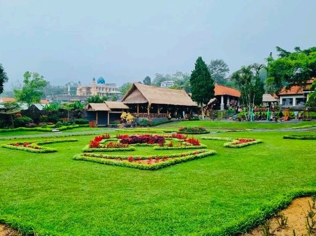 神秘の湖上寺院！バリの絶景スポット