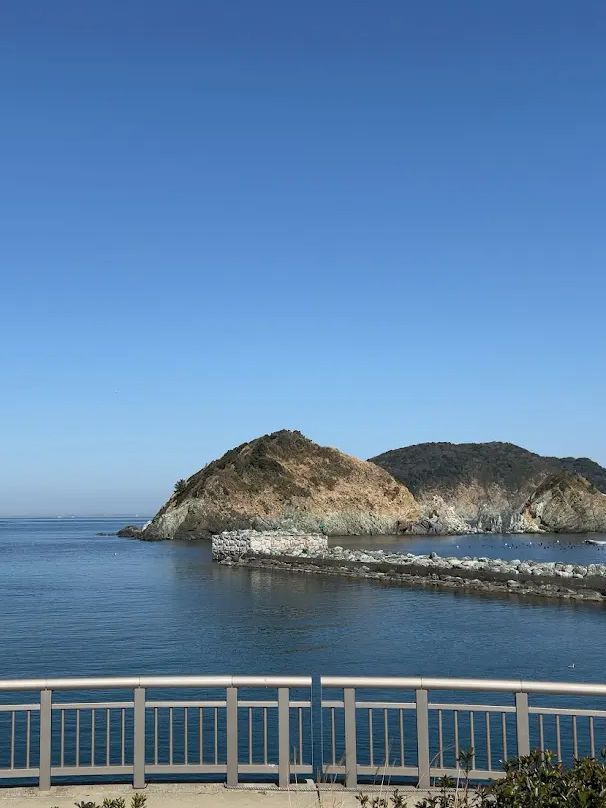【船で15分の楽園⛵菅島で出会う“海女の島”と絶景ハイキング】