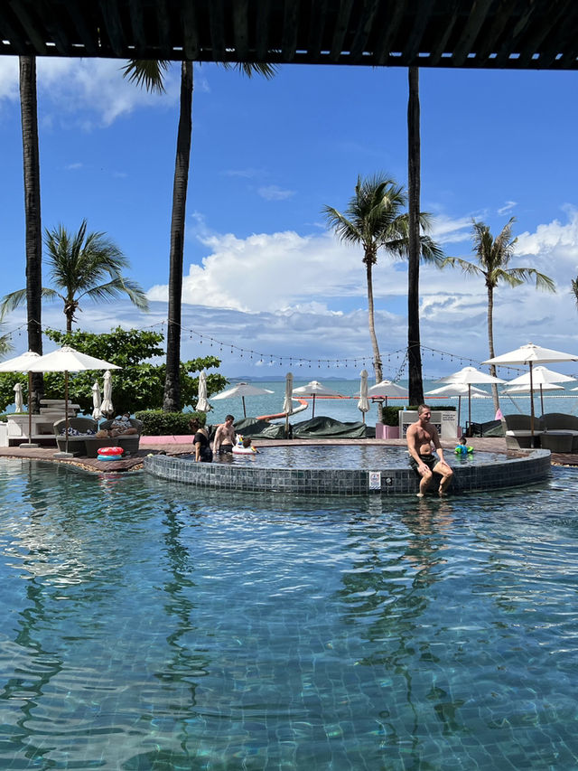 ที่พักติดทะเล ที่ Pullman Pattaya Hotel G