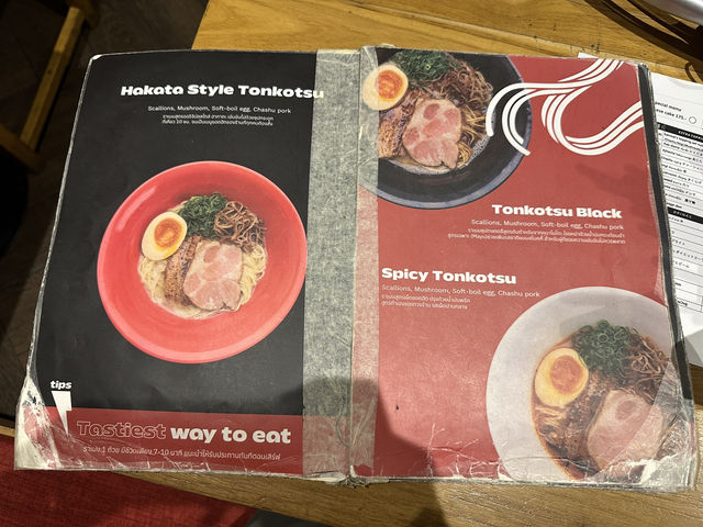 【Sanmai Ramen／サンマイラーメン｜チェンマイ“ニンニク仕上げが光る本格豚骨一杯”】