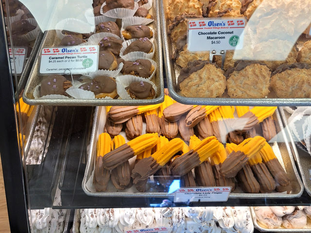 역사와 전통이 공유하는 맛집!! Olsen's Danish Village Bakery!! 