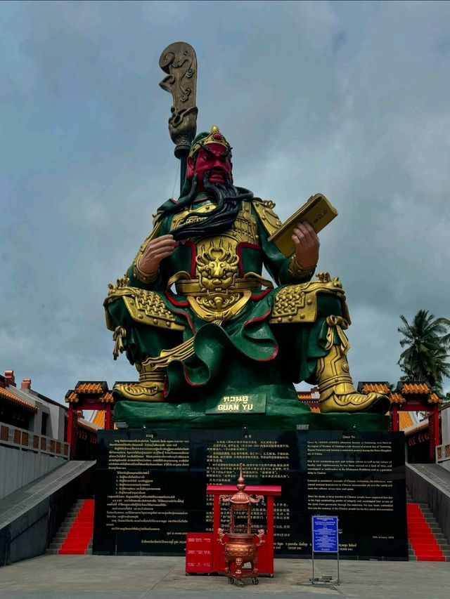 Temple Hopping in Koh Samui