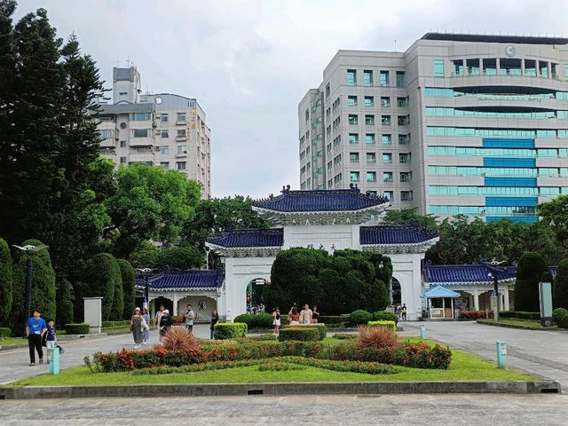 自由的足跡，歷史的回聲，自由廣場之行。