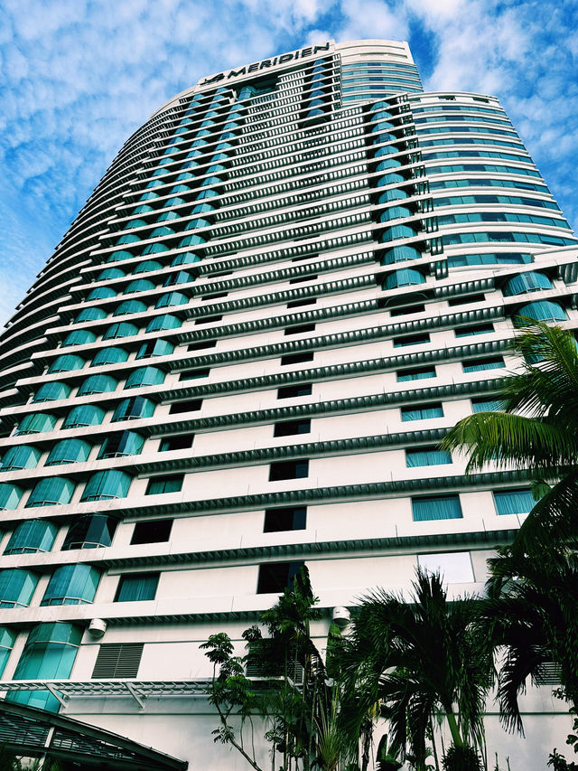Splash & Serenity at Le Méridien Kuala Lumpur’s Pool Deck 🏖️🌇