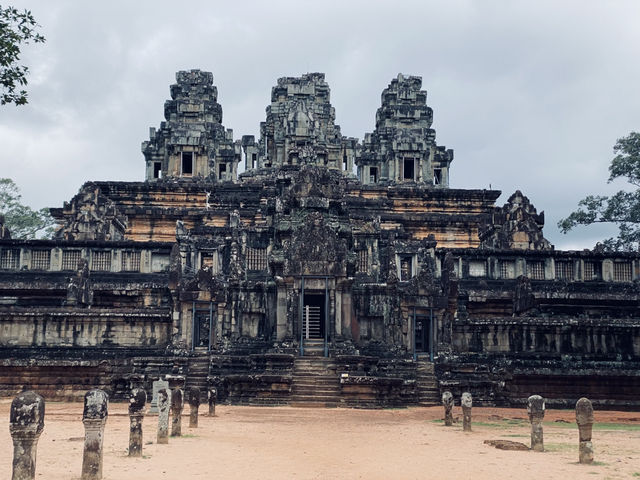 Ta Keo is a classic example of Khmer architecture from the late 10th century
