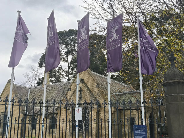 Campus Walk: Exploring the Beauty of the University of Melbourne! 🇦🇺📚