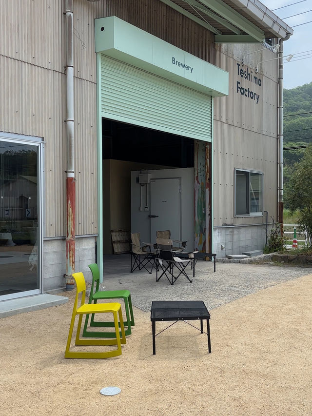 A Cafe Teshima คาเฟ่สไตล์โรงงานบนเกาะเทชิมะ