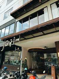 Joyi Cafe Penuin in Batam