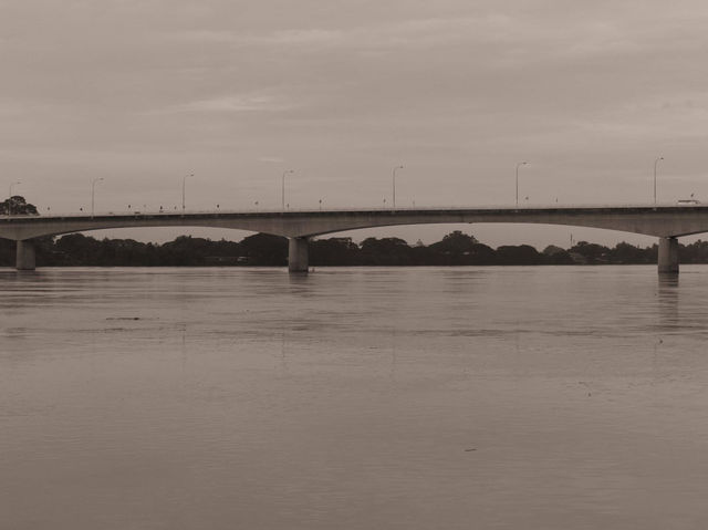 สะพานมิตรภาพไทย ลาว แห่งที่ 1 จังหวัดหนองคาย สะพานมิตรภาพไทย ลาว แห่งที่ 1 จังหวัดหนองคาย