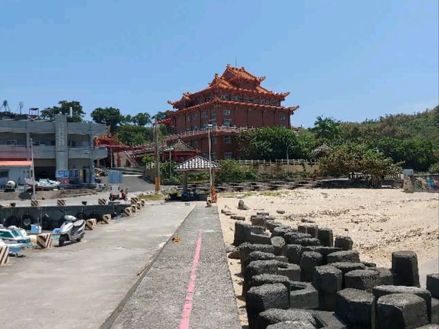 🌊 藍天碧海間的勇者試煉｜小琉球「厚石魚澳」浮潛天堂與跳海熱點