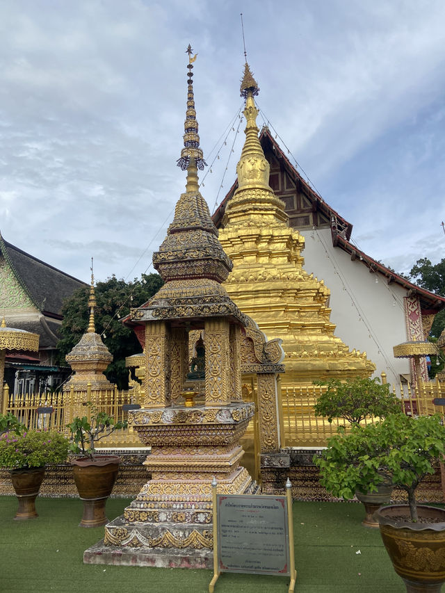 เที่ยววัดหนองเงือก ชมพระแก้วมรกตจำลอง