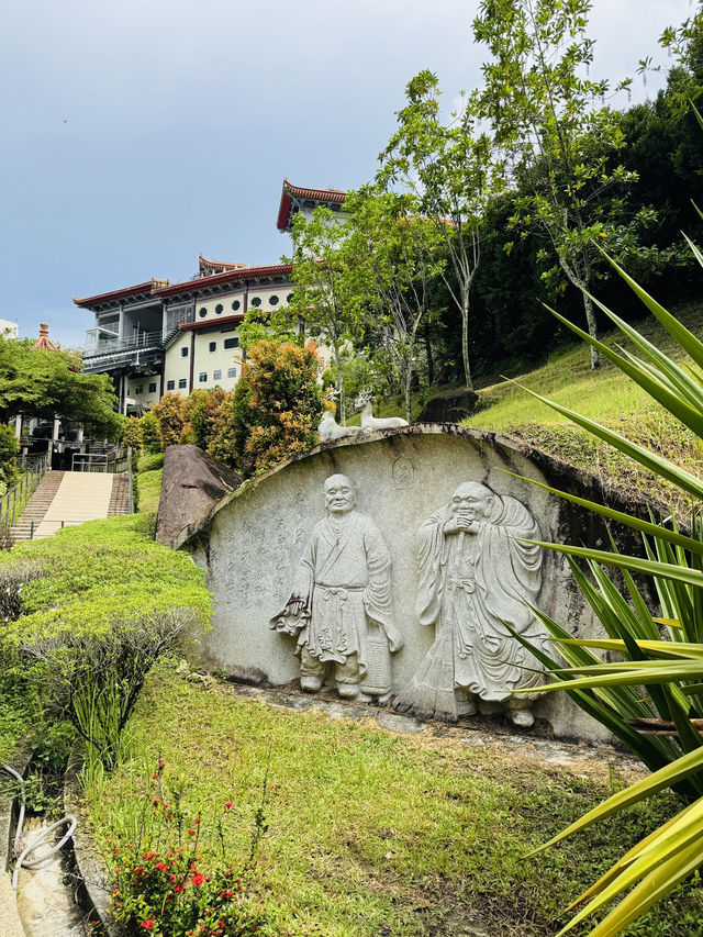 Meet the Small Guardians of Kek Lok Si 
