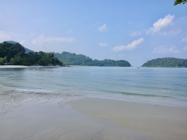 Lin Je Kong Temple & the Beach, Pangkor Island 🌊