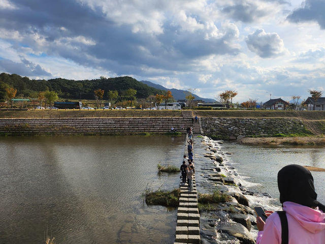 Crossing Time at Woljeonggyo Bridge