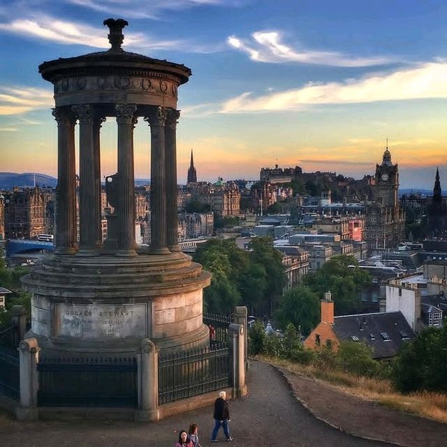Beautifull location with a stunning 360⁰ view of the city of Edinburgh. It's a bit of a climb to get up there