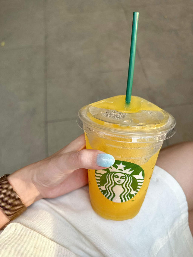 Starbucks ท่ามหาราช กับมุมถ่ายรูปชิคๆ📸