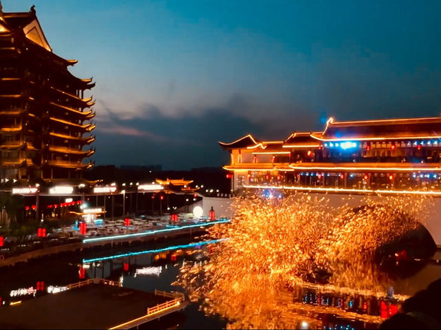 雙重體驗．商圈熱鬧與古橋靜謐  