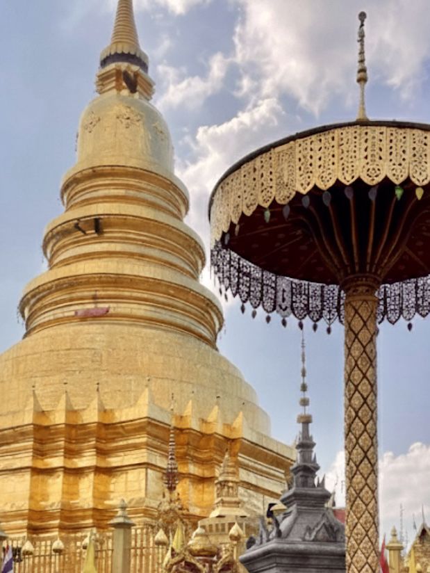 วัดพระธาตุหริภุญชัย ลำพูน เสน่ห์เมืองเก่าที่ต้องมา