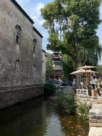 🇨🇳 A Pause in Wuyuan — Where Tradition Flows with the River  Tucked between misty mountains and en