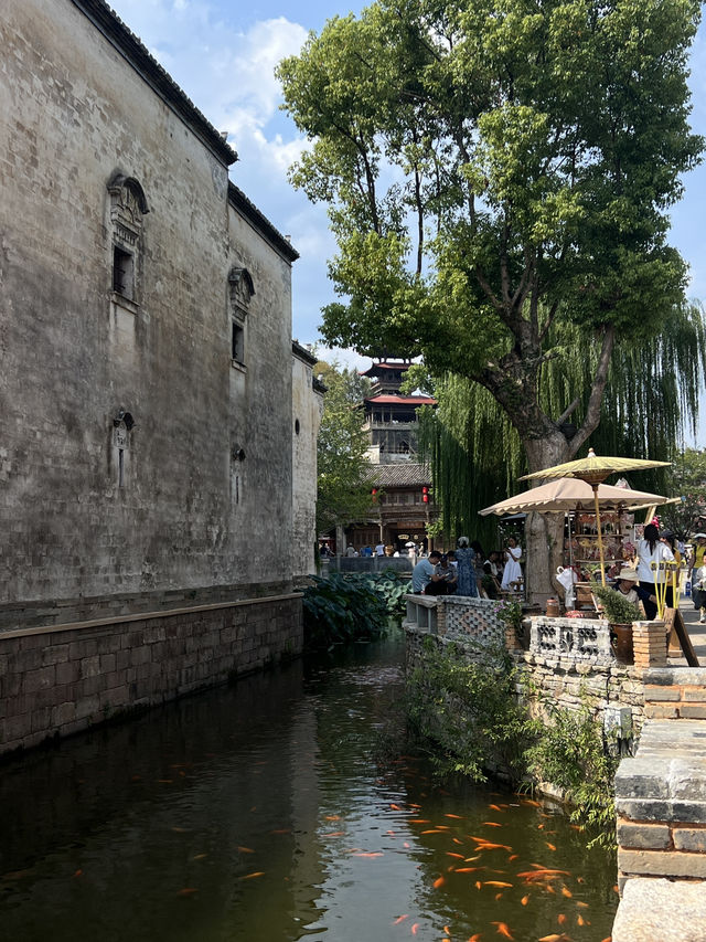 🇨🇳 A Pause in Wuyuan — Where Tradition Flows with the River  Tucked between misty mountains and en