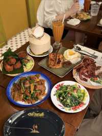 Chachawan Hong Kong, Fiery Thai Flavors in a Vibrant Setting