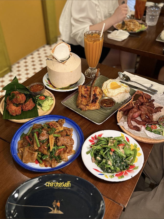 Chachawan Hong Kong, Fiery Thai Flavors in a Vibrant Setting