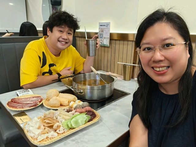 鱟地坊至尊雲吞麵雞煲$188任食雞煲 火鍋配料豐富有驚喜 鱟地坊至尊雲吞麵雞煲$188任食雞煲 火鍋配料豐富有驚喜