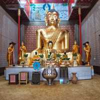 สักการะพระนาคปรกขนาดใหญ่ที่วัดแดงธรรรมชาติ