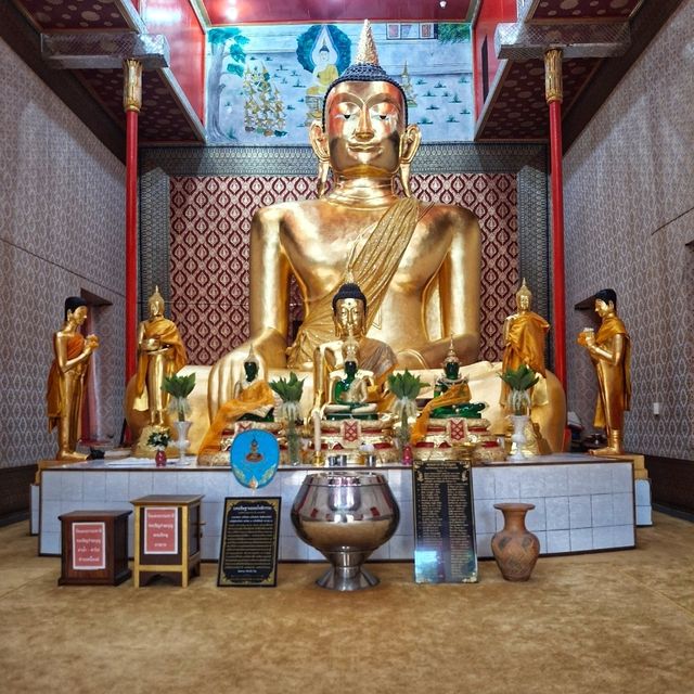 สักการะพระนาคปรกขนาดใหญ่ที่วัดแดงธรรรมชาติ