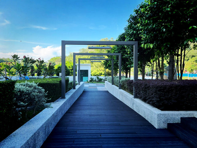 Raffel Tower, Gelugor — Modern Hillside Living with Scenic Views