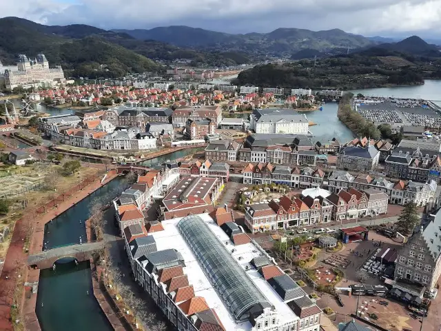 🌷🏰 A Touch of Europe at Huis Ten Bosch 🌸✨