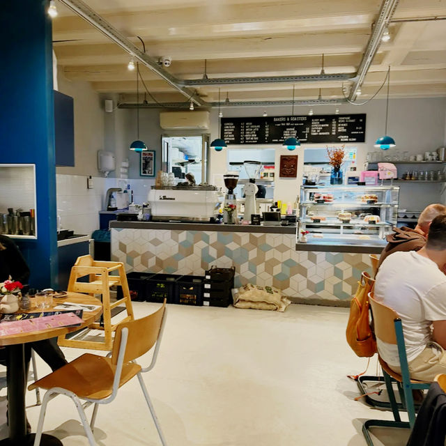 🥝 New World Brunch Royalty in De Pijp 🥝 New World Brunch Royalty in De Pijp