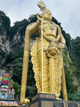 바투 동굴: 화려한 계단과 신비로운 동굴의 성지