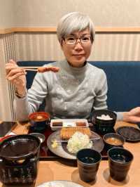 《淺草炸牛排:雷門前的人氣排隊美食》