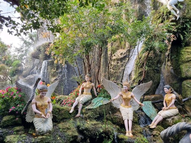 Lalitta Café—Chiang Rai’s Insta-Worthy Flower Wonderland 🌸✨ Lalitta Café—Chiang Rai’s Insta-Worthy Flower Wonderland 🌸✨