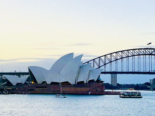 Sydney’s famous landmark view from  Mrs Macquaire’s chair 🇦🇺🌅
