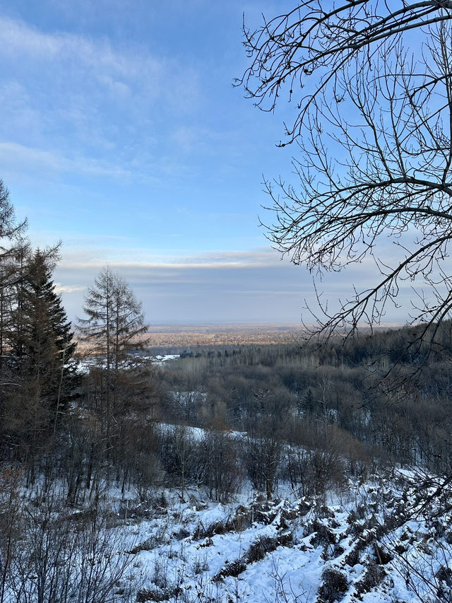 Winter Fun ❄️ Ski by Day, Soak by Night in a Snowy Mountain Retreat