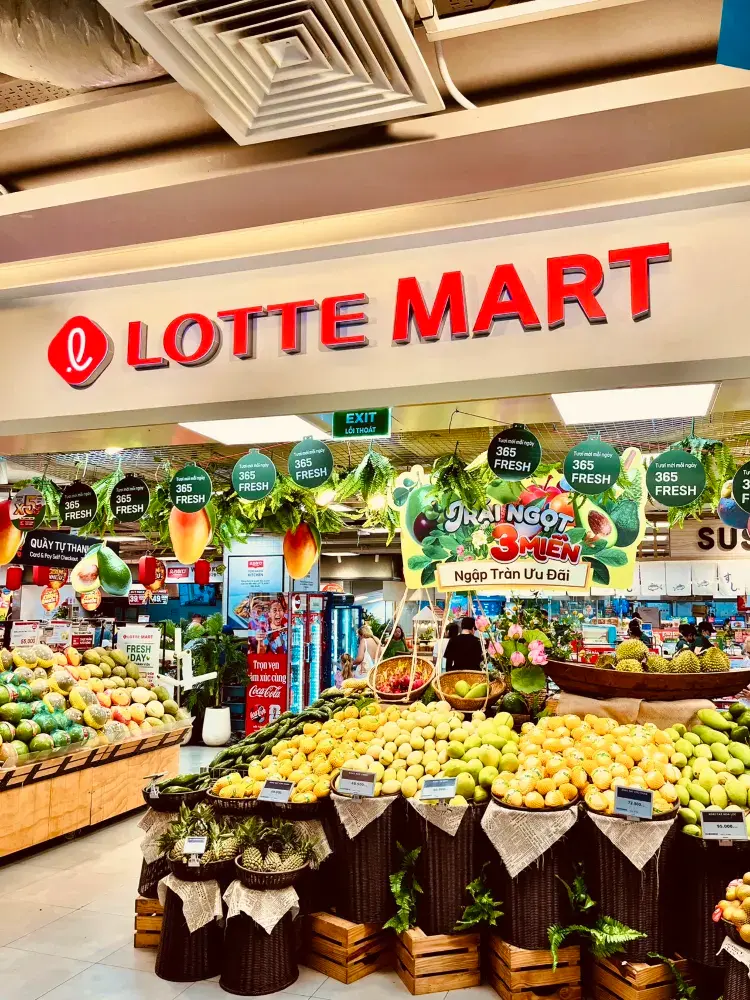 Lotte mart - ニャチャンの中心にある2階建てスーパーマーケット 。
