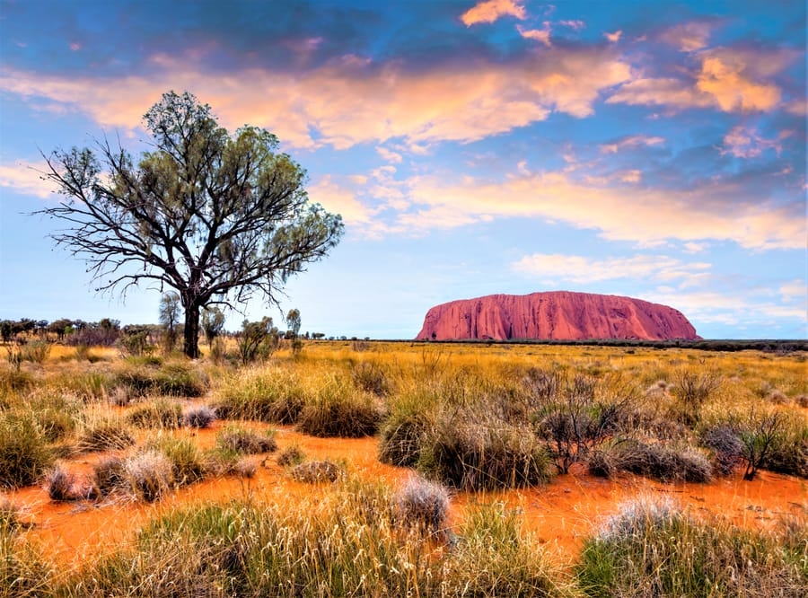 ULURU 🇦🇺— THE SACRED RED HEART OF AUSTRALIA