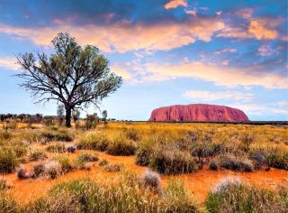 ULURU 🇦🇺— THE SACRED RED HEART OF AUSTRALIA
