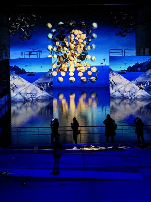 Immersive experience at les Bassins de Lumieres