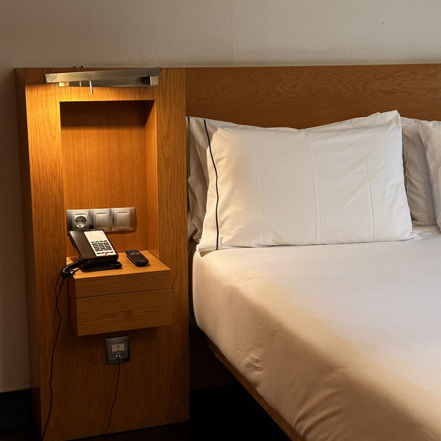 Incredibly affordable 5⭐️ apartment stay in Barcelona!