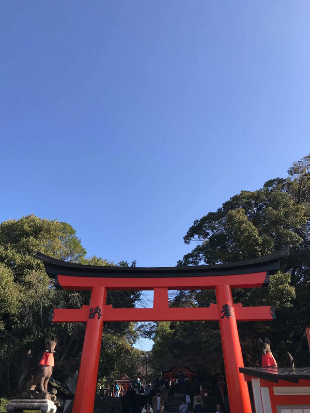 เมื่อความหนาวพาเราไปหาเสาแดง ฟุชิมิ อินาริ⛩️