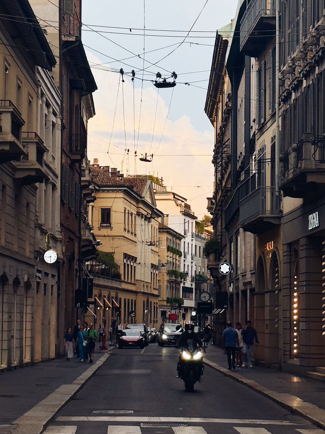 Let's start from the heart of Milan, Duomo di Milano