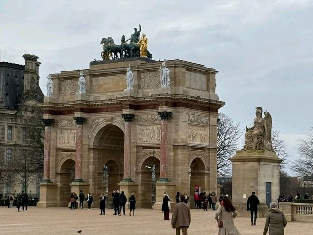 🎨 Top 10 Louvre Attractions + Spooky Halloween Vibes! 👻