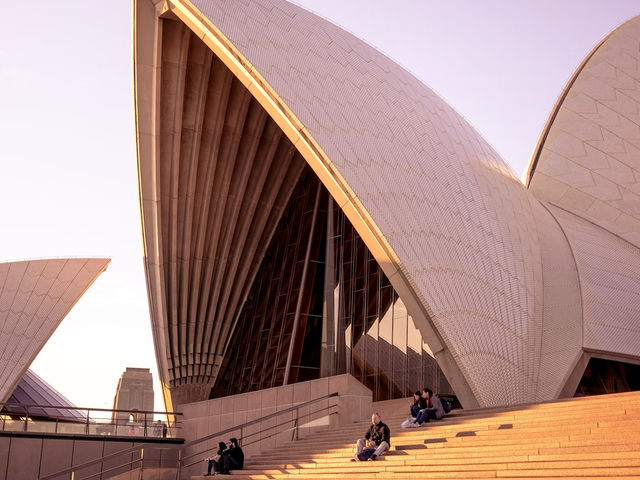 🍁 Sydney Opera House – Coastal Autumn Breeze 