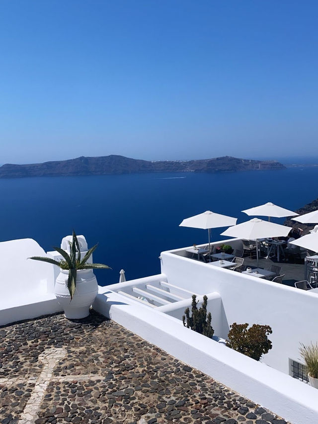 𝑺𝒂𝒏𝒕𝒐𝒓𝒊𝒏𝒊 — 𝑻𝒉𝒆 𝑪𝒊𝒕𝒚 𝒐𝒇 𝑺𝒖𝒏𝒔𝒆𝒕𝒔 & 𝑬𝒏𝒅𝒍𝒆𝒔𝒔 𝑩𝒍𝒖𝒆𝒔 