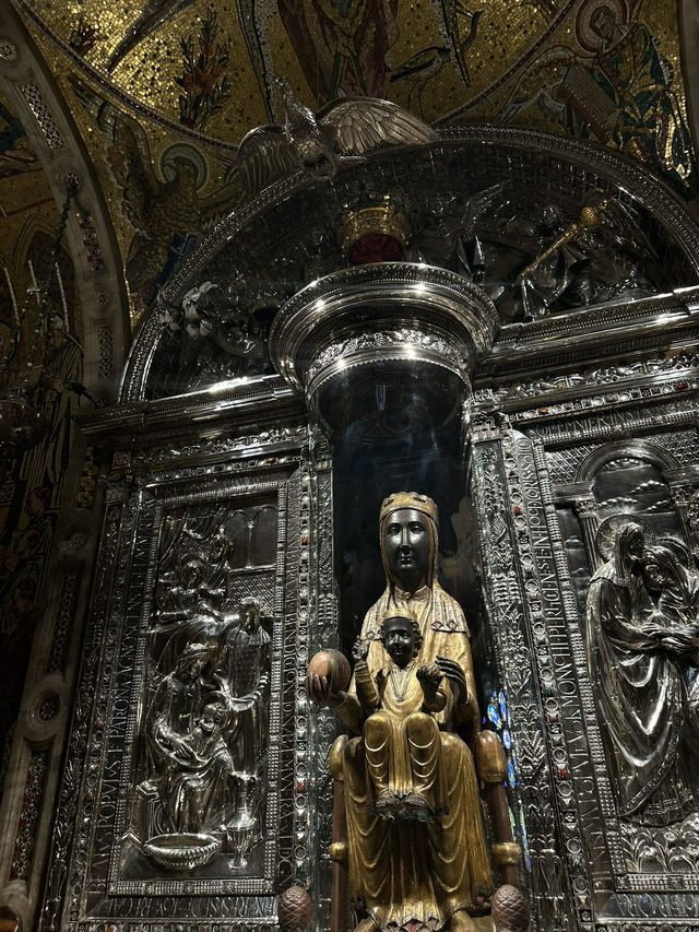 montserrat in a day from barcelona ⛰️⛪️ montserrat in a day from barcelona ⛰️⛪️